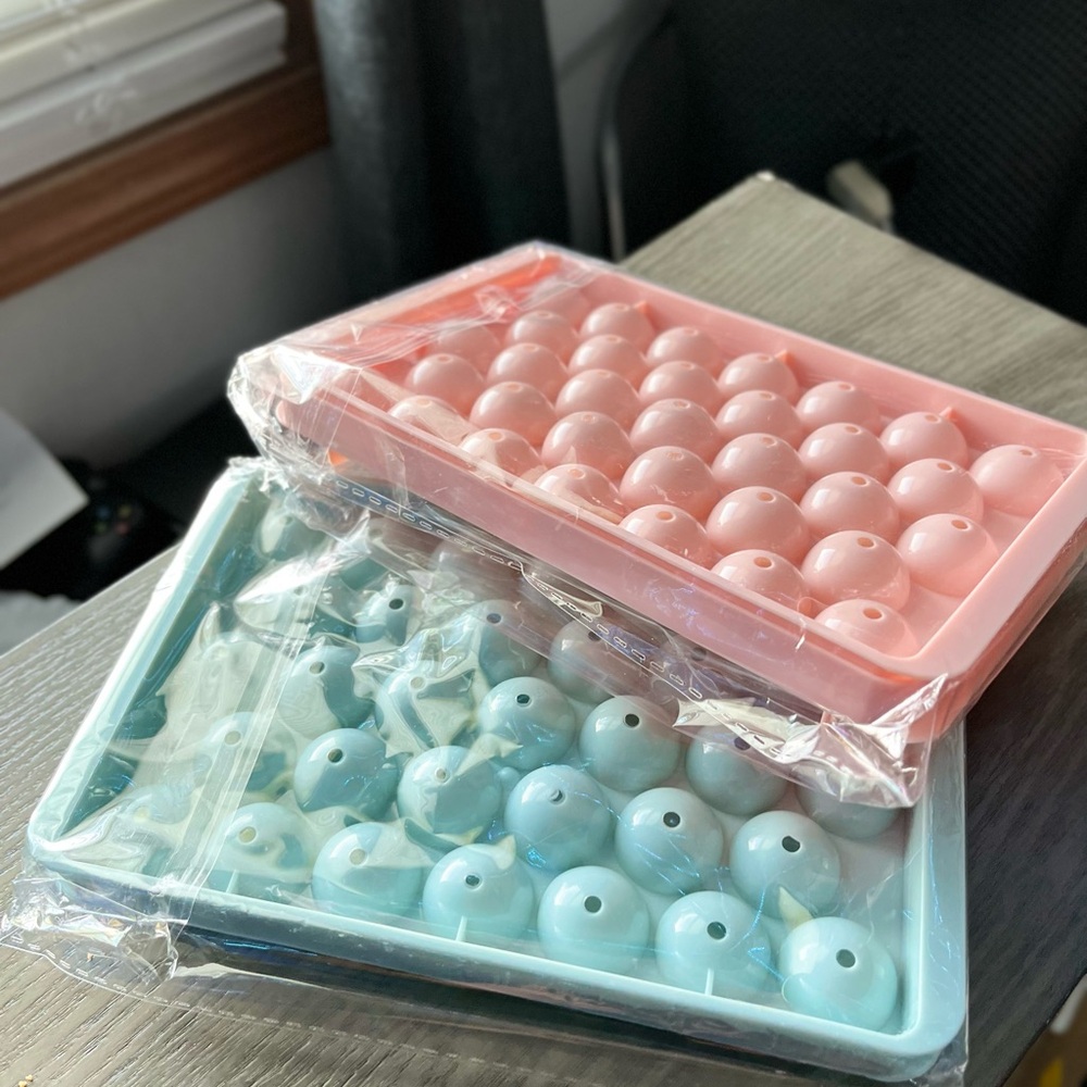 Ice Cube Tray in Light Blue & Pink